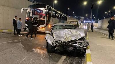 Otomobil karşı şeride geçip yolcu otobüsü ile çarpıştı: 2 yaralı İhlas Haber Ajansı