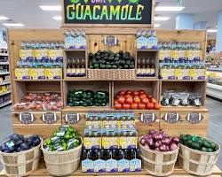 Imagen de Themed endcap display in a store