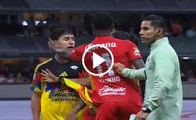 La cobarde agresión de Helinho contra Alejandro Zendejas en la victoria de América contra Toluca