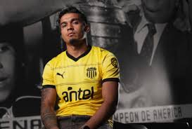 Peñarol y PUMA presentan camiseta alternativa en homenaje al Mundialito de 1983