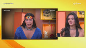 Participantes do BBB 23, Key Alves e Larissa, em tela dividida durante o programa "Bate-Papo BBB" no Gshow.