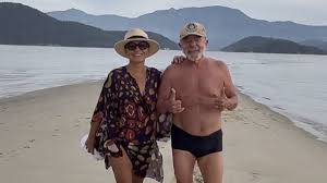 De sunga, Lula mostra férias no Rio: 'Milagre da natureza para acabar com preconceito entre esquerda e direita'