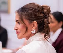Reina Rania anuncia embarazo de princesa Iman y Jamil
