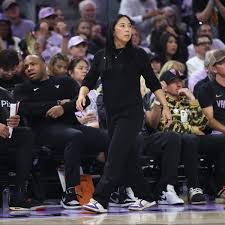 How did Valkyries’ Natalie Nakase outduel Aces’ Becky Hammon for Game 1 win? These 3 tactics — The New York Times