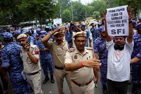 En Inde, la police disperse une manifestation contre les fraudes aux examens