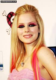 Avril Lavigne responds to &quot;Hello Kitty&quot; backlash, tweets love for Japan &middot; Th Celebutopia Avril Lavigne The Best Damn Thing Album Release Party Lo Party - 900_th-celebutopia-avril-lavigne-the-best-damn-thing-album-release-party-lo-party-1340018484