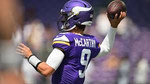 Watch: J.J. McCarthy plays catch on sideline before Vikings-Lions