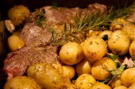 Lamb with potatoes in the oven - Αρνάκι με πατάτες στο φούρνο