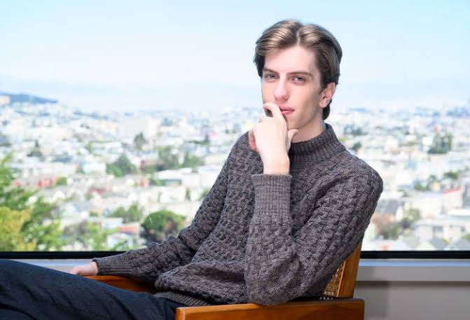 AI-battered hedge fund Situational Awareness bets $400 million on stealth chip startup Source Foundry after near-collapse; total investment reaches $500 million