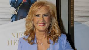 Nieves Herrero desvela por primera vez a Sonsoles Ónega: "Carmen Polo le regaló a Fabiola de Mora y Aragón una tiara sin valor"