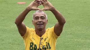 Defesa de Romário recorre contra bloqueio de valores da "CazéTV"