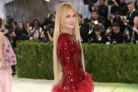 Nicole Kidman’s White Sneakers Secret: The $20 Dupe That’s Selling Out Nationwide – Copy Her Crisp Summer Uniform Now