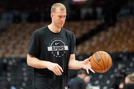 Spurs Notes: Plumlee, Johnson, Core, Fox