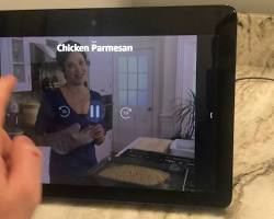 Изображение: smart display showing recipe recommendations