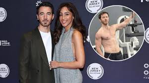 Kevin Jonas Debuts Ripped Body Transformation in Shirtless Gym Video