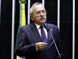 Deputado bolsonarista posta "nude" sem querer no Instagram