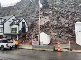 Une résidence touchée par un éboulement rocheux à Lévis