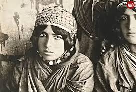 عکس| سفر به ایران قدیم؛ عکس یادگاری 4 دختر کُرد در کنار یکدیگر؛ 130 سال قبل