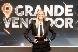 Gianne Albertoni celebra estreia no comando de game show na RedeTV!: 'Eu me jogo de cabeça'