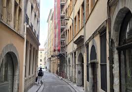 Lyon abreva un gesto nazi yun a un niño judío: investigación abierta por un acto de odio