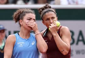 In corso la finale di doppio femminile, Errani e Paolini contro Krunic e Dalinina (6.4, 2-6, 2-0)