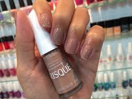 Resultado de imagem para esmalte nude e ouro nude