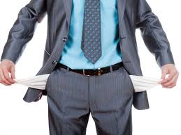 Resultado de imagem para fotos de pessoa sem dinheiro com a mao no bolso