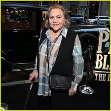 Kathleen Turner Tells Photographers to Call Her ‘Miss Turner’ During Rare Red Carpet Appearance