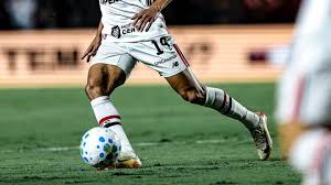 Santos contra Bahia e São Paulo contra Mirassol marcam agenda do Brasileirão