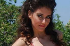 ... yarışmada birinci olan Tuğba Melis Türk&#39;ün, erotik bir filmde rol aldığı ortaya çıktı. Sonuçların açıklanmasının ardından, finalist Ayşegül Eren&#39;in ... - fft5_mf854679