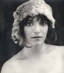 This photo of Karen Allen has nothing to do with this article. Just: swoon. - Karen-Allen