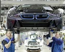 Image of mechanic working on a car in Shahrake Gharb