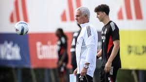 Mourinho deixa Manu e Bruma fora da convocatória