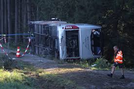 Bayern: Reisebus auf A96 umgekippt – zwei Tote und acht Schwerverletzte — WELT