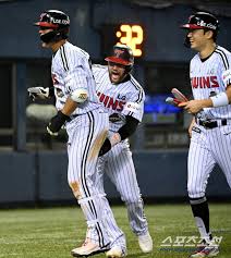 Oh-Song-Moon Cleanup Trio Powers LG Lineup vs Doosan