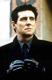 Diesmal ist in Peter Hyams "End of Days" der Leibhaftige in Gabriel Byrne ...