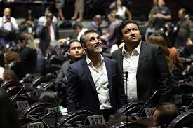 Presentan morenistas reforma 'anti-Mayer'