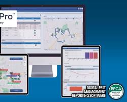 Image de pest control technician reporting tablet professional