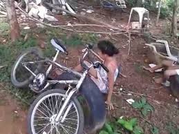 Resultado de imagem para tombos de bicicletas de mulheres