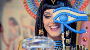 Resultado de imagem para fotos da katy perry em dark horse