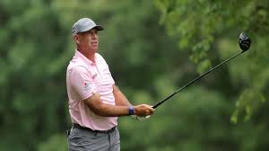 Stewart Cink builds 3-shot lead, eyes bid to win 2nd straight senior major