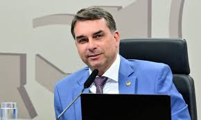A nova munição que o PT tenta encontrar contra Flávio Bolsonaro