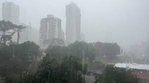 Risco de temporais severos avança para SC, PR, SP e MS