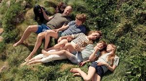 William and Kate share family picture to mark 15th wedding anniversary