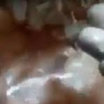 فيديو.. صراصير في لحم الدجاج