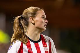 Rijsbergen verruilde FC Twente voor PSV: "Stap opzij? Vind ik niet"