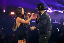 Watch Kacey Musgraves Sing in Perfect Spanish With Carín León at Latin Grammys