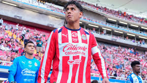 Chivas confirma baja de Luis Romo para el Clásico Nacional