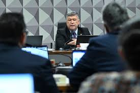 Senador propõe escala 4x3 para profissionais da saúde e segurança pública