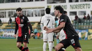 Newell's retoca la zaga por obligación y también un lateral en la visita a Gimnasia de Mendoza